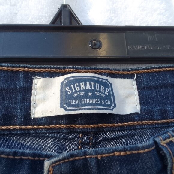 Signature By Levi Strauss ankle-cropped jean with embroider decoration brand new - Picture 4 of 7